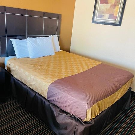 Sona Inn Dilley Екстериор снимка