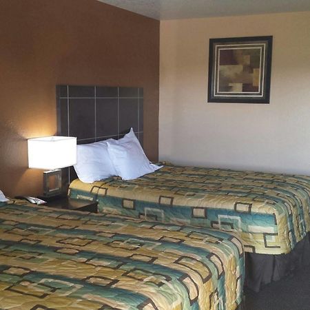Sona Inn Dilley Екстериор снимка