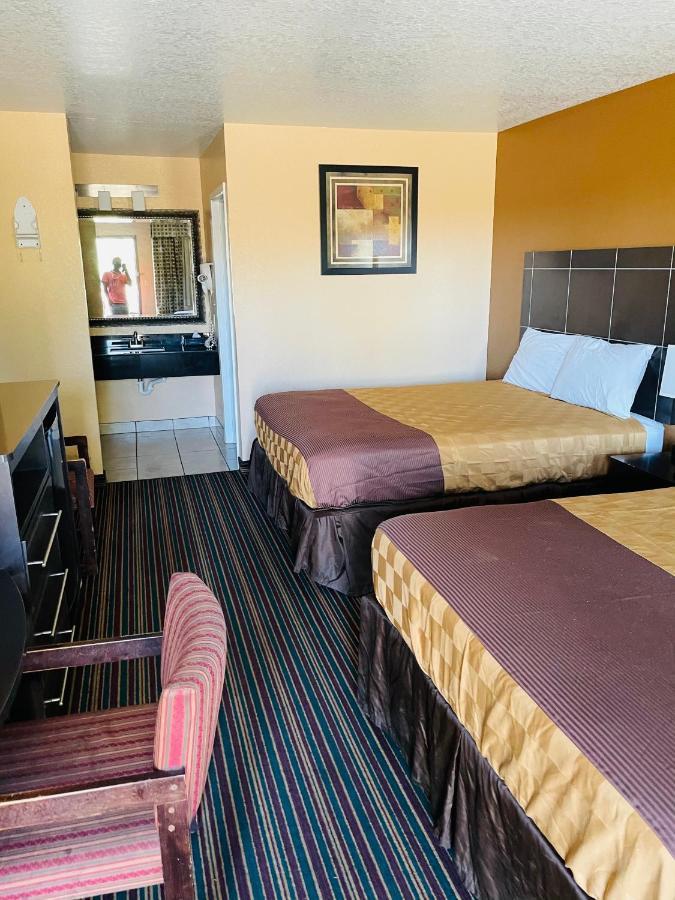 Sona Inn Dilley Екстериор снимка