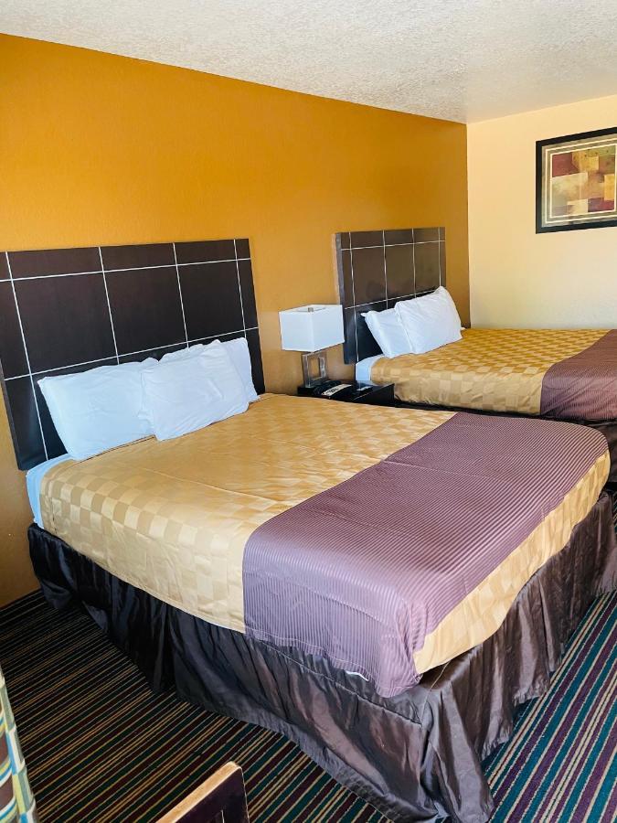 Sona Inn Dilley Екстериор снимка