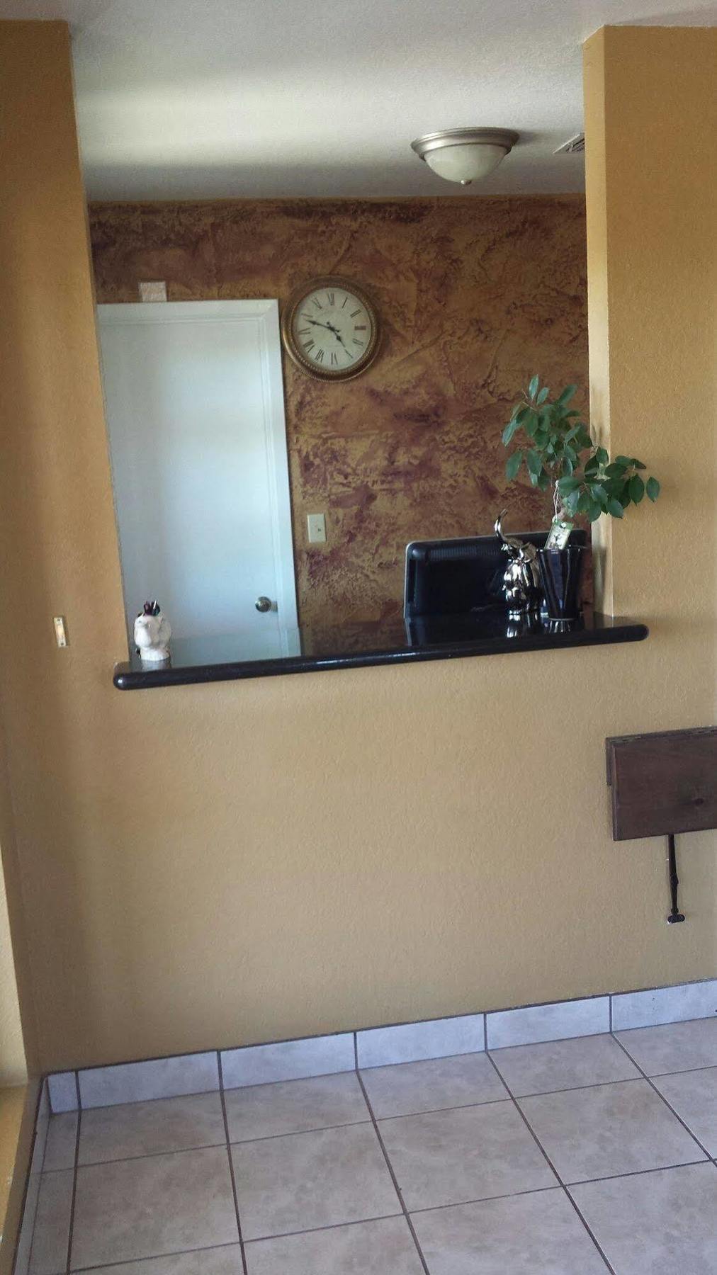 Sona Inn Dilley Екстериор снимка